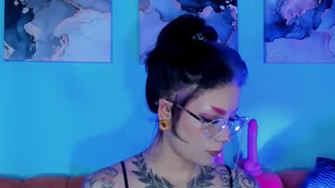   online show from November 2025 05:02:01 PM