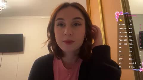 Mia online show from December 2025 02:22:02 PM