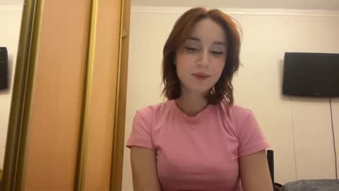 Mia online show from December 2025 01:08:01 PM