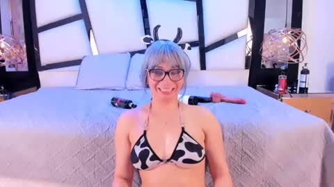 Manelyk online show from May 2026 09:10:02 PM