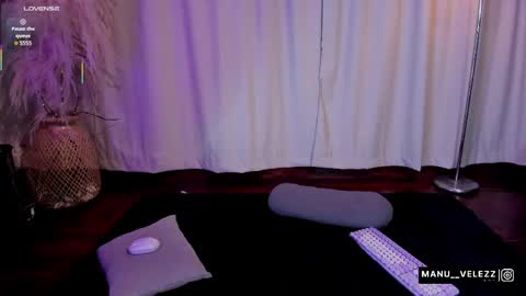 Snapshot of manu_nyx chatting on April 2026 07:11:02 AM manu velezz Help me to get to 100 thumbs ups Tip 25tks Rate me online show from April 2026 07:11:02 AM
