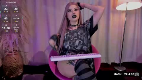 Snapshot of manu_nyx chatting on April 2026 07:33:02 AM manu velezz Help me to get to 100 thumbs ups Tip 25tks Rate me online show from April 2026 07:33:02 AM