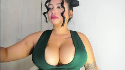 Snapshot of manuela_anderson chatting on May 2026 02:12:01 PM MANUELA online show from May 2026 02:12:01 PM