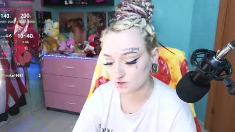 Manuela online show from February 2025 08:19:01 PM