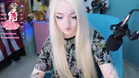 Manuela online show from February 2025 03:41:02 PM