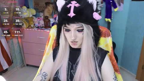 Manuela online show from November 2025 08:40:02 PM