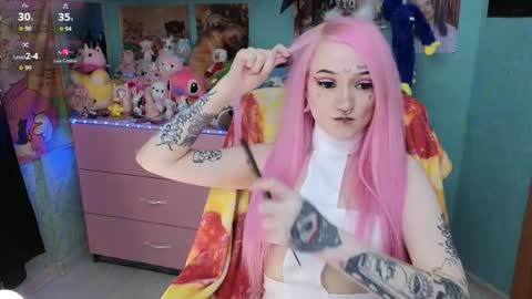 Manuela online show from December 2025 08:17:01 PM