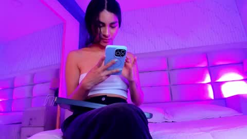 Manuela online show from March 2026 08:57:02 PM