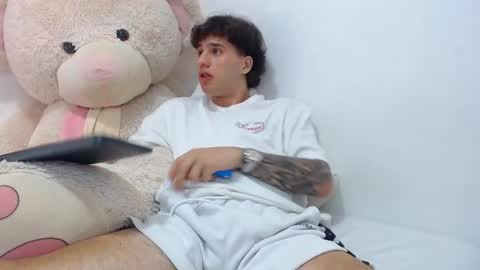 Snapshot of manuelr77 chatting on May 2026 07:08:01 PM Manuel online show from May 2026 07:08:01 PM