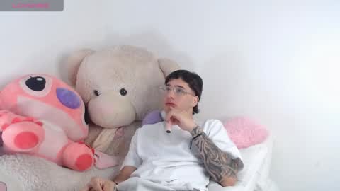 Snapshot of manuelr77 chatting on May 2026 10:50:03 PM Manuel online show from May 2026 10:50:03 PM