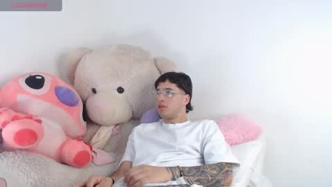 Snapshot of manuelr77 chatting on May 2026 11:23:04 PM Manuel online show from May 2026 11:23:04 PM