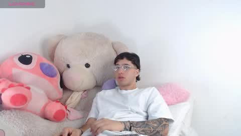 Snapshot of manuelr77 chatting on May 2026 11:34:04 PM Manuel online show from May 2026 11:34:04 PM