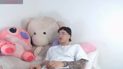 Snapshot of manuelr77 chatting on May 2026 12:29:02 AM Manuel online show from May 2026 12:29:02 AM