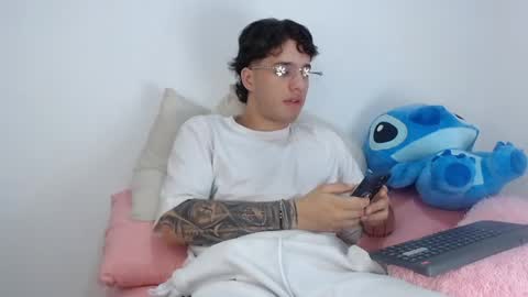 Snapshot of manuelr77 chatting on May 2026 04:42:01 AM Manuel online show from May 2026 04:42:01 AM