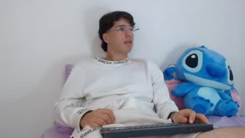 Snapshot of manuelr77 chatting on June 2026 02:28:02 AM Manuel online show from June 2026 02:28:02 AM