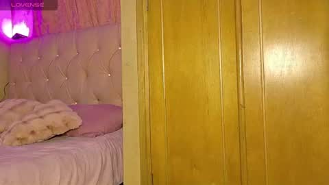 Snapshot of manumeow_ chatting on June 2026 12:32:01 AM Manu online show from June 2026 12:32:01 AM