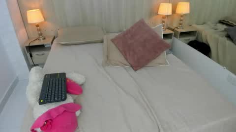 Snapshot of mara_sinclair chatting on May 2026 01:57:16 AM Mara Sinclair online show from May 2026 01:57:16 AM