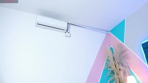 mara_winters_ online show from December 2025 12:01:01 PM