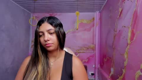 Snapshot of maraluna_ chatting on June 2026 01:43:01 PM Maraluna online show from June 2026 01:43:01 PM