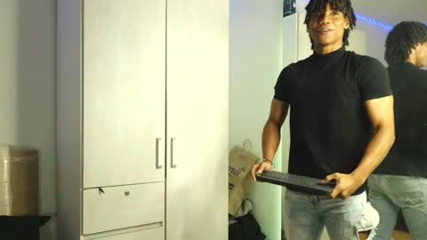 Snapshot of marcelo_dosantos77 chatting on January 2026 04:18:01 AM MARCELO online show from January 2026 04:18:01 AM