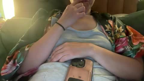 Snapshot of margolane chatting on May 2026 01:57:16 AM Elle online show from May 2026 01:57:16 AM
