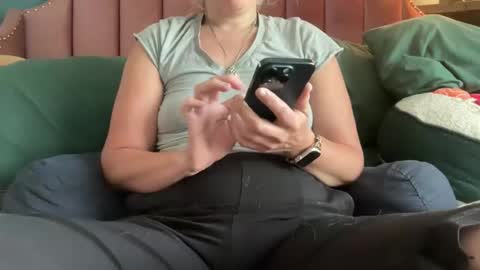 Snapshot of margolane chatting on May 2026 02:03:02 PM Elle online show from May 2026 02:03:02 PM
