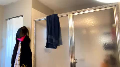 Mari Bee online show from March 2026 10:35:02 PM