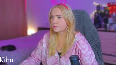 Snapshot of mari_kiku chatting on October 2025 06:18:01 PM Kiku and Marii - online show from October 2025 06:18:01 PM