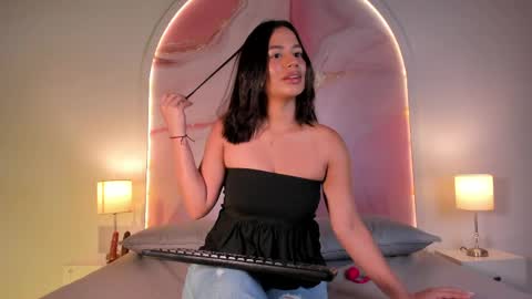 Snapshot of maria_gil chatting on May 2026 11:38:01 AM Maria online show from May 2026 11:38:01 AM