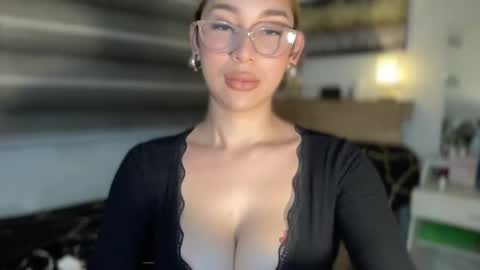 Snapshot of maria_sopia18 chatting on February 2025 11:43:01 AM Sopia Nicart online show from February 2025 11:43:01 AM