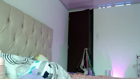 Vicky online show from October 2025 08:40:01 PM