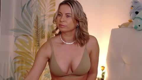 Snapshot of mariafame chatting on May 2026 04:09:02 AM NEW ACCOUNT MariaMIlan online show from May 2026 04:09:02 AM