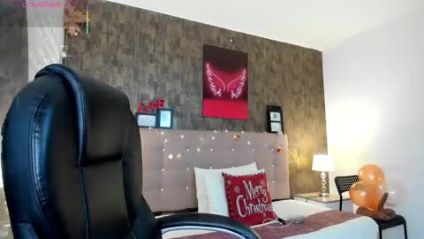 Marian online show from December 2025 07:10:01 PM