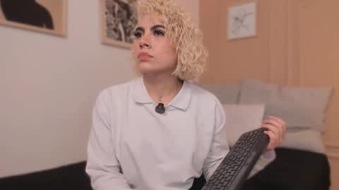 Marian online show from February 2026 07:09:01 PM