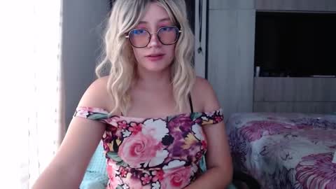 Mariana online show from September 2025 08:24:02 PM