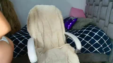 Snapshot of mariana_gomez01 chatting on May 2026 04:04:02 PM Mariana Gomez online show from May 2026 04:04:02 PM