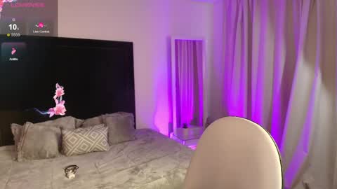 Snapshot of mariana_owen chatting on June 2026 12:07:02 PM online show from June 2026 12:07:02 PM