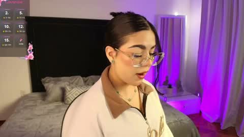 Snapshot of mariana_owen chatting on June 2026 11:48:01 AM online show from June 2026 11:48:01 AM