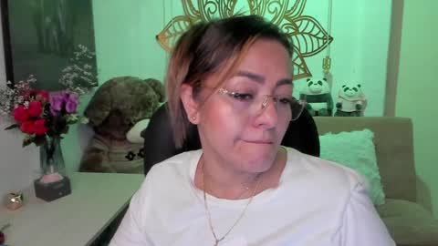 Snapshot of marianalopez81 chatting on February 2025 08:18:02 AM Mariana Lopez online show from February 2025 08:18:02 AM