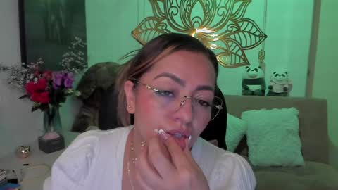 Snapshot of marianalopez81 chatting on February 2025 09:05:02 AM Mariana Lopez online show from February 2025 09:05:02 AM