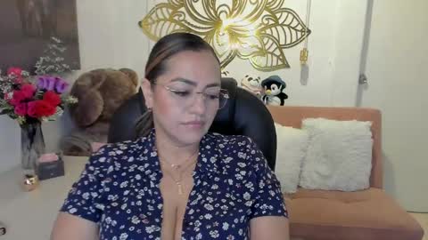 Snapshot of marianalopez81 chatting on February 2025 03:31:02 AM Mariana Lopez online show from February 2025 03:31:02 AM