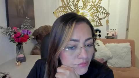 Snapshot of marianalopez81 chatting on February 2025 06:17:02 AM Mariana Lopez online show from February 2025 06:17:02 AM