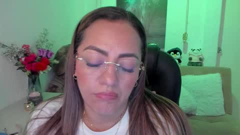 Snapshot of marianalopez81 chatting on February 2025 06:51:01 AM Mariana Lopez online show from February 2025 06:51:01 AM