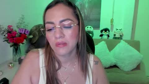 Snapshot of marianalopez81 chatting on February 2025 06:28:01 AM Mariana Lopez online show from February 2025 06:28:01 AM