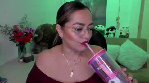 Snapshot of marianalopez81 chatting on February 2025 06:16:02 AM Mariana Lopez online show from February 2025 06:16:02 AM