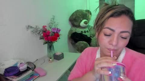 Snapshot of marianalopez81 chatting on February 2025 06:43:02 AM Mariana Lopez online show from February 2025 06:43:02 AM