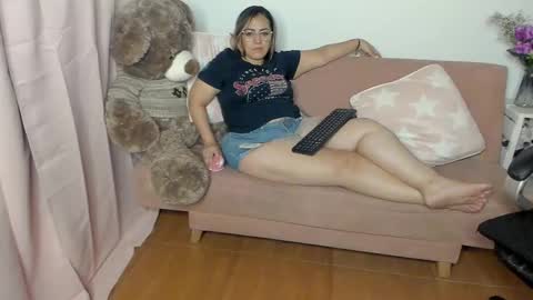 Snapshot of marianalopez81 chatting on March 2025 05:40:02 AM Mariana Lopez online show from March 2025 05:40:02 AM