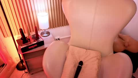 Marian Love  online show from September 2025 11:04:02 AM