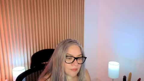 Snapshot of marianl0ve chatting on May 2026 10:23:01 AM Marian Love online show from May 2026 10:23:01 AM