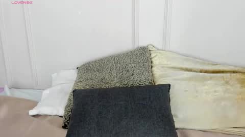 Maria Pettit online show from March 2026 12:01:01 PM